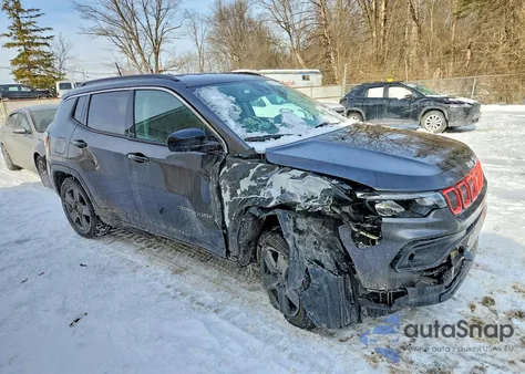 2022 Jeep Compass Latitude z USA, uszkodzony, nr VIN 3C4NJDBB6NT230581